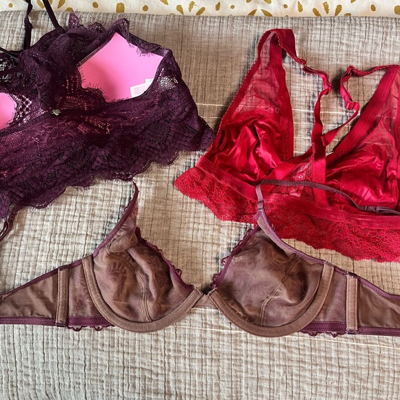 👀 🔥 Boudoir bra bundle! Lace and velvet, oh my! - Picture 5 of 9
